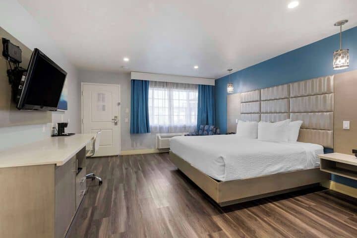 Room 17 of 41